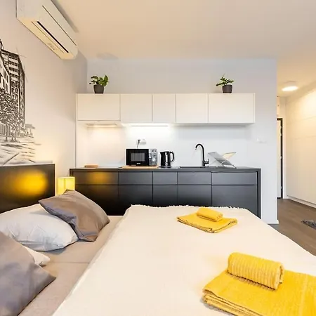 Slovakia Castleview Bliss Retreat At Zilinska * 브라티슬라바