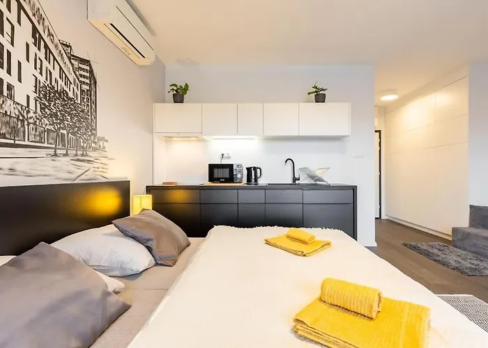 Slovakia Castleview Bliss Retreat At Zilinska * 브라티슬라바